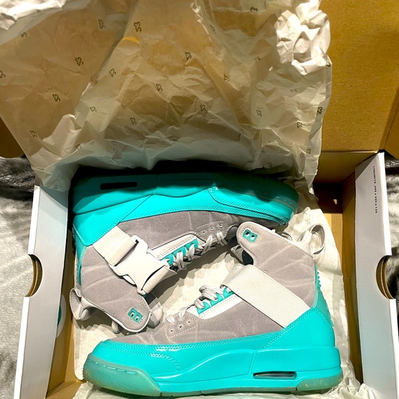 Jordan 3s Retro Explorer ‘Tropical Twist’ - Picture 3 of 9